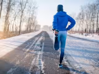 homme course a pied hiver