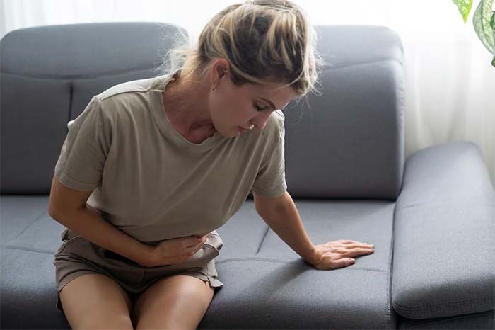 ballonnements abdominal femme douleur gaz