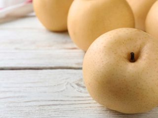 poire asiatique nashi fruits exotiques peau jaune chair blanche ferme croquante juteuse