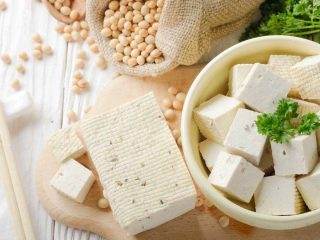 tofu bienfaits sante cardiovasculaire cancer os poids nutrition proteines nutriments cuisine textures recettes vegetarien vegetalien