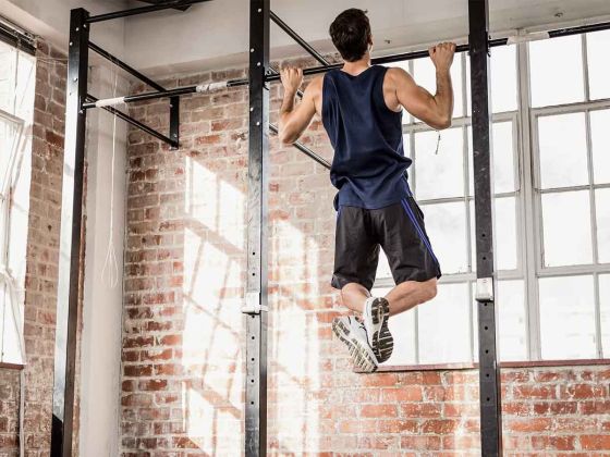 pull ups prise large serrée dos muscles biceps tractions