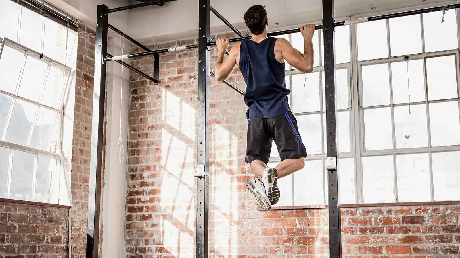 pull ups prise large serrée dos muscles biceps tractions