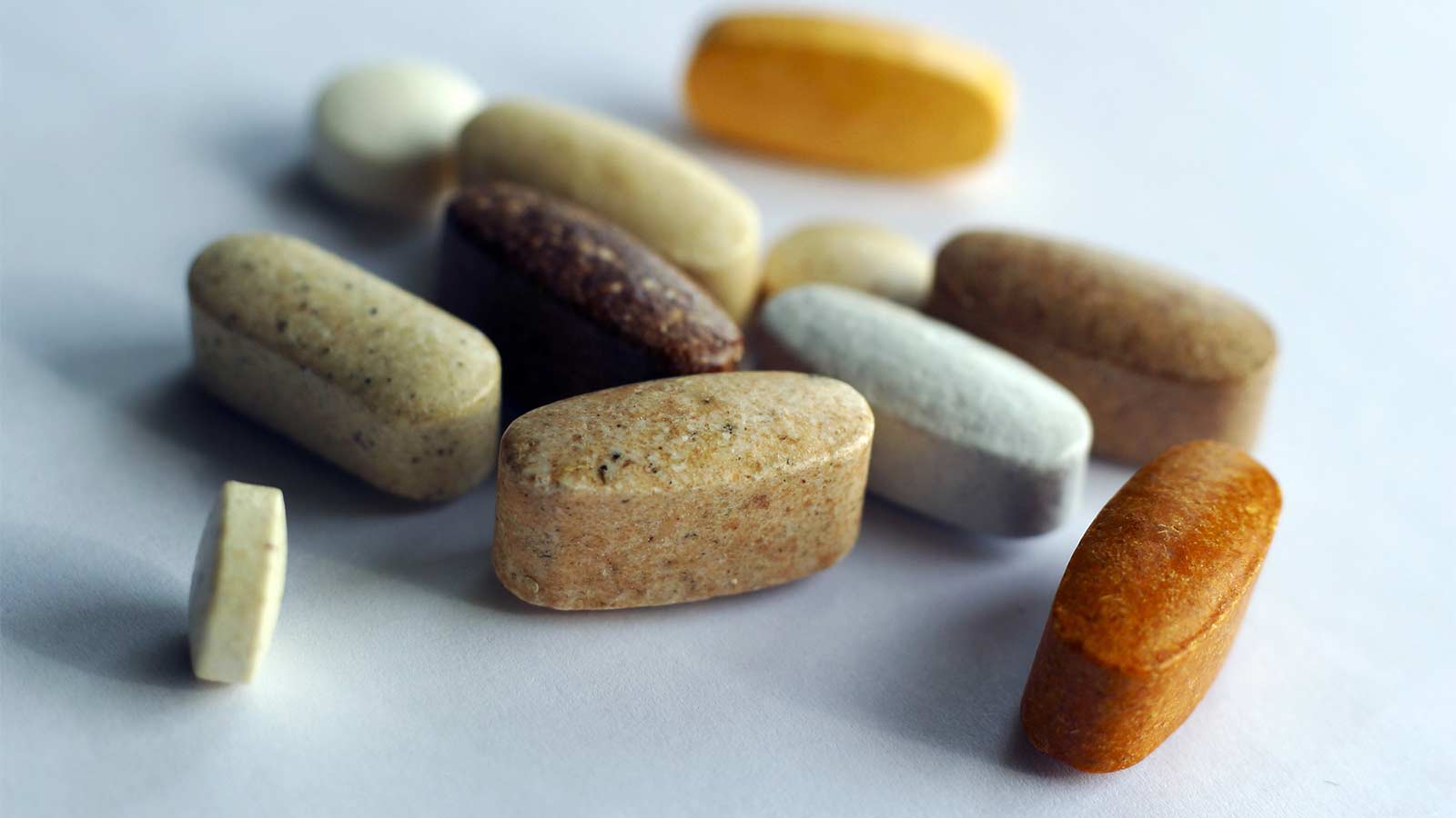 surdose vitamines danger hypervitaminose exces toxicite symptomes risques prevention surdosage intoxication