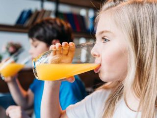 jus fruits legumes sante bienfaits risques conseils nutrition smoothies detox vitamine fibre sucre calories
