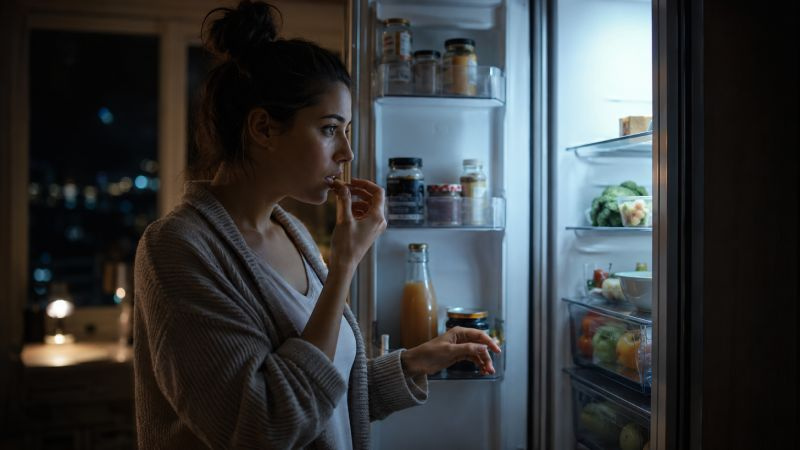 pourquoi manger en pleine nuit perturbe votre digestion